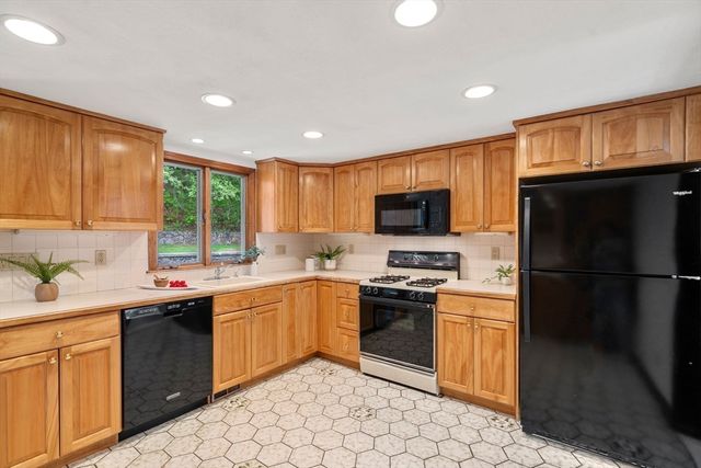 33 Heather Drive, Norwood, MA 02062