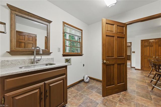 5500 Nuthatch DR, Williamsburg, VA 23185