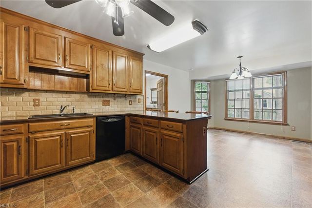 5500 Nuthatch DR, Williamsburg, VA 23185