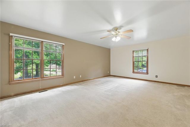 5500 Nuthatch DR, Williamsburg, VA 23185