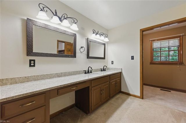 5500 Nuthatch DR, Williamsburg, VA 23185