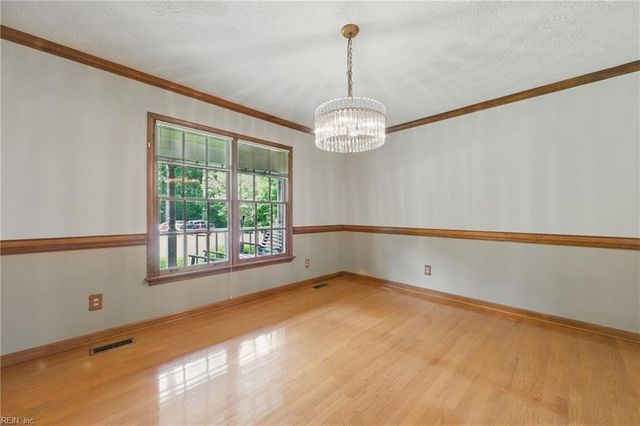 5500 Nuthatch DR, Williamsburg, VA 23185