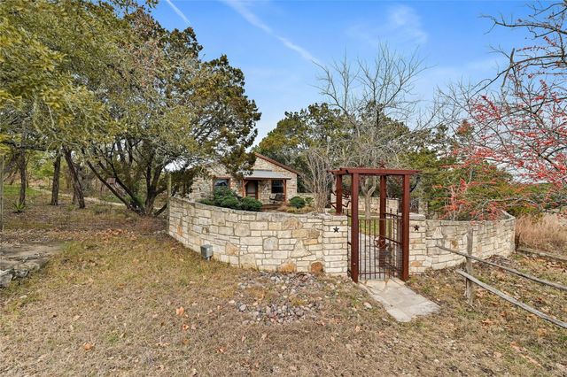 525 Plant Lady LN, Dripping Springs, TX 78620