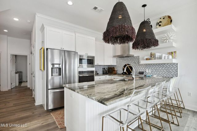 218 S Beach Boulevard, Waveland, MS 39576