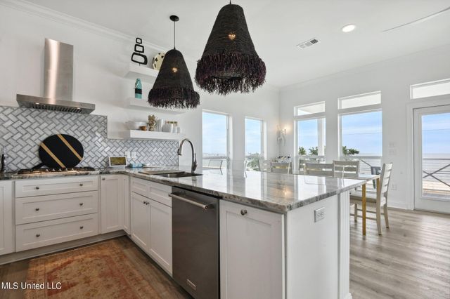 218 S Beach Boulevard, Waveland, MS 39576