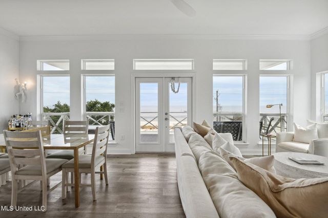 218 S Beach Boulevard, Waveland, MS 39576