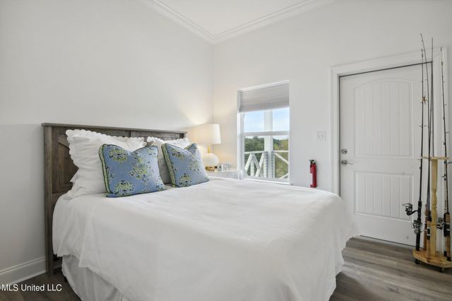 218 S Beach Boulevard, Waveland, MS 39576