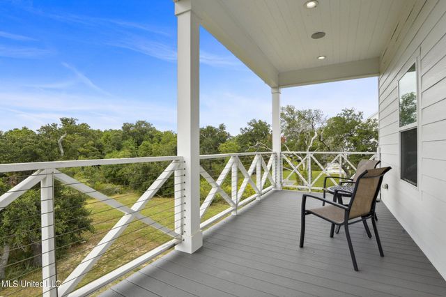 218 S Beach Boulevard, Waveland, MS 39576