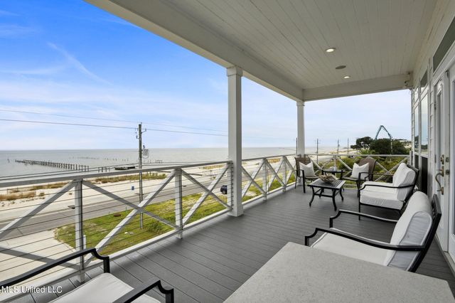 218 S Beach Boulevard, Waveland, MS 39576