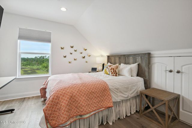 218 S Beach Boulevard, Waveland, MS 39576