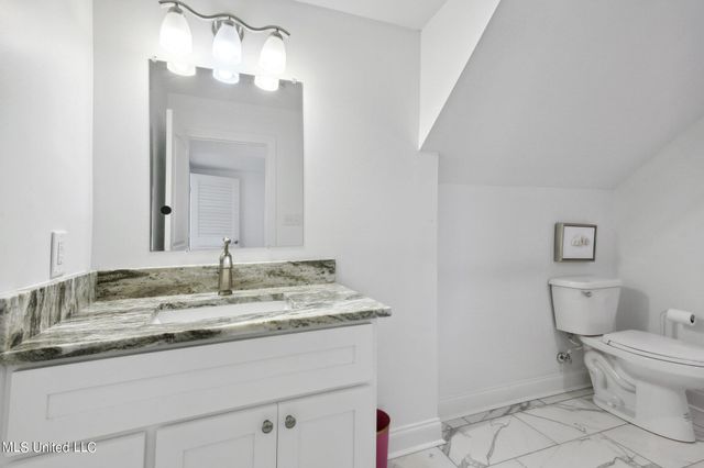 218 S Beach Boulevard, Waveland, MS 39576