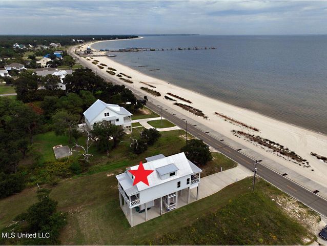 218 S Beach Boulevard, Waveland, MS 39576