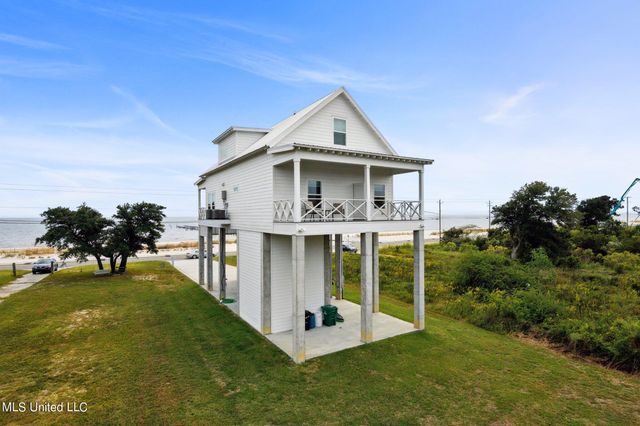 218 S Beach Boulevard, Waveland, MS 39576