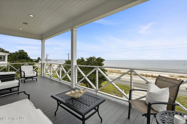 218 S Beach Boulevard, Waveland, MS 39576