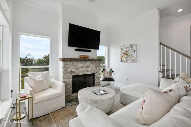 218 S Beach Boulevard, Waveland, MS 39576