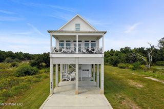 218 S Beach Boulevard, Waveland, MS 39576