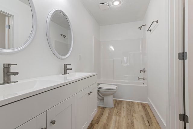 1114 S Hillcrest Avenue, Springfield, MO 65802