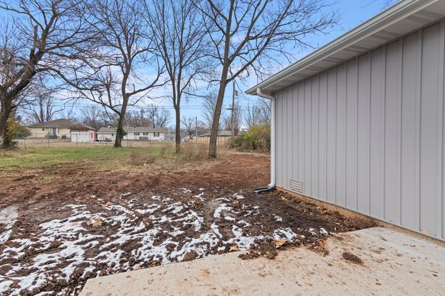 1114 S Hillcrest Avenue, Springfield, MO 65802