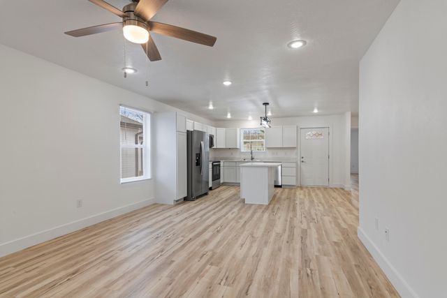 1114 S Hillcrest Avenue, Springfield, MO 65802