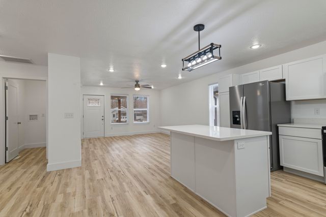 1114 S Hillcrest Avenue, Springfield, MO 65802