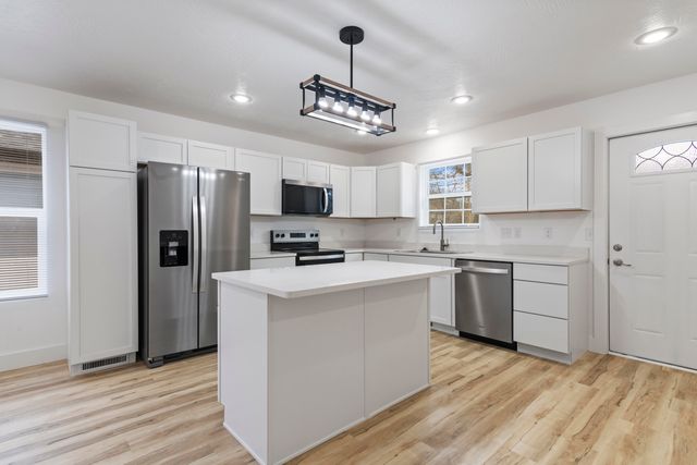 1114 S Hillcrest Avenue, Springfield, MO 65802