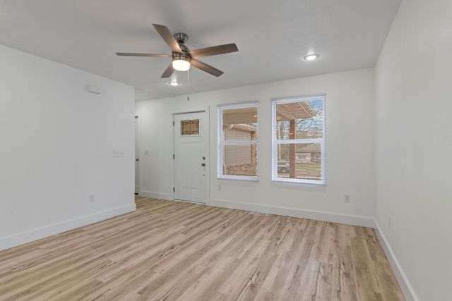 1114 S Hillcrest Avenue, Springfield, MO 65802