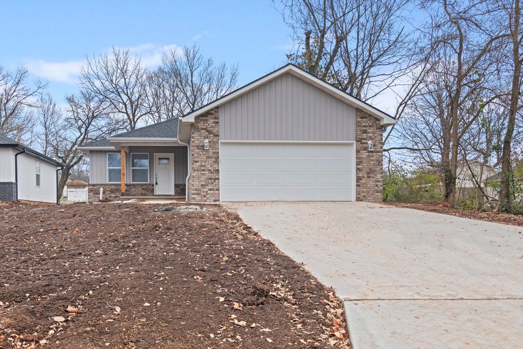 1114 S Hillcrest Avenue, Springfield, MO 65802