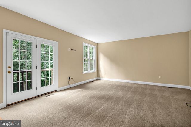 287 LACKAWANNA LN, Falling Waters, WV 25419