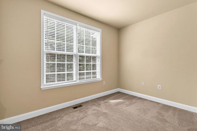 287 LACKAWANNA LN, Falling Waters, WV 25419