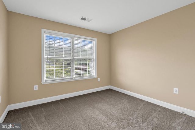 287 LACKAWANNA LN, Falling Waters, WV 25419