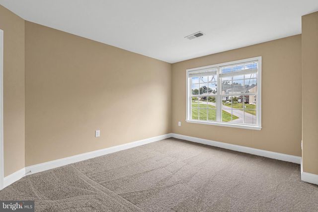 287 LACKAWANNA LN, Falling Waters, WV 25419