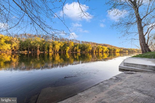 287 LACKAWANNA LN, Falling Waters, WV 25419