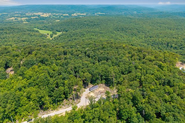 203 Crestview Ln, Sparta, TN 38583