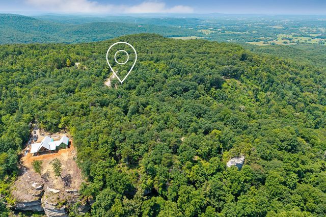 203 Crestview Ln, Sparta, TN 38583
