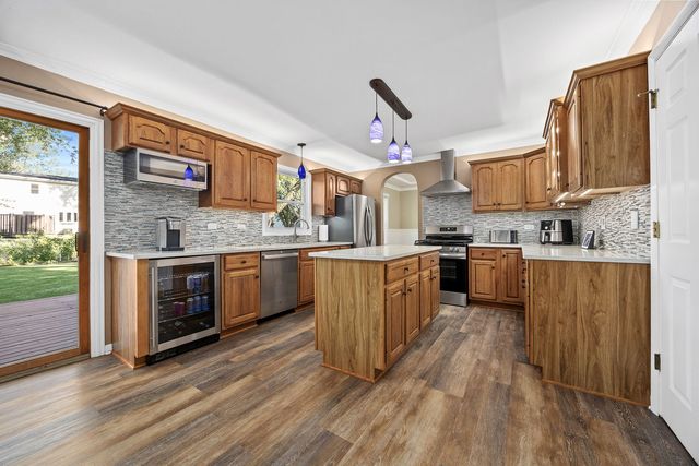 4431 Waubansie Lane, Lisle, IL 60532