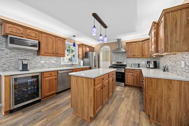 4431 Waubansie Lane, Lisle, IL 60532