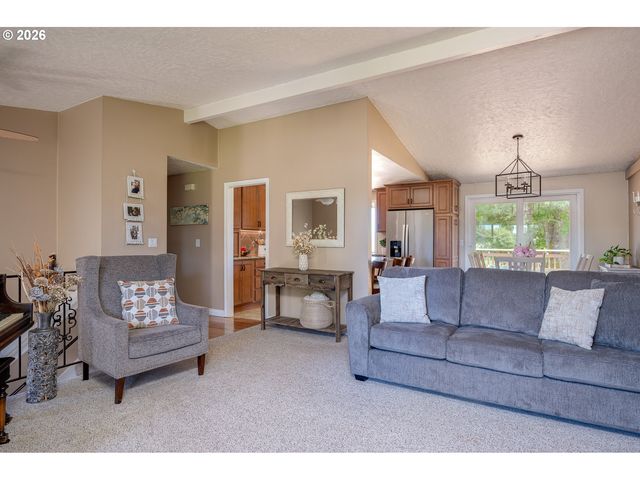 23120 Se NAOMI Ct, Damascus, OR 97089
