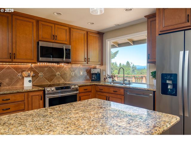 23120 Se NAOMI Ct, Damascus, OR 97089