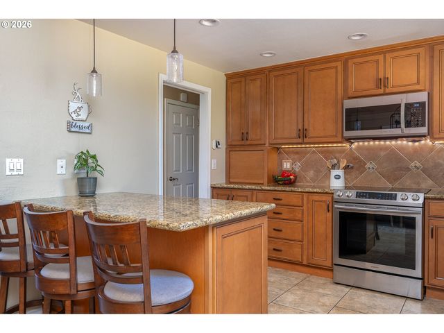 23120 Se NAOMI Ct, Damascus, OR 97089