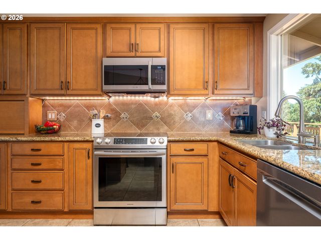 23120 Se NAOMI Ct, Damascus, OR 97089