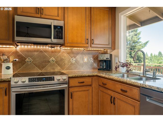 23120 Se NAOMI Ct, Damascus, OR 97089