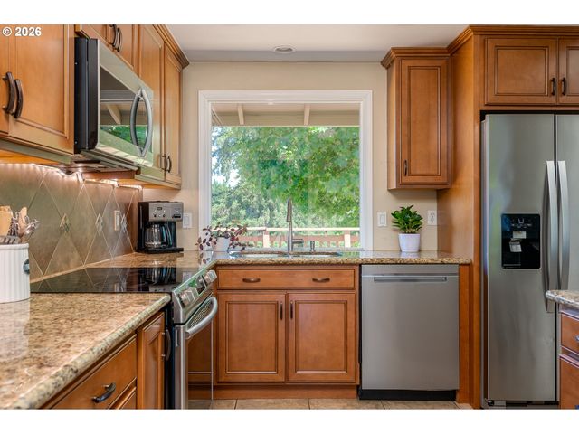 23120 Se NAOMI Ct, Damascus, OR 97089