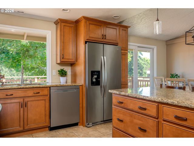 23120 Se NAOMI Ct, Damascus, OR 97089