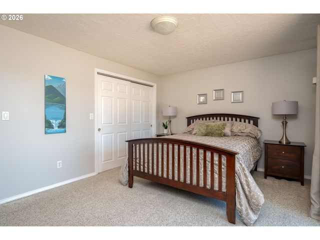 23120 Se NAOMI Ct, Damascus, OR 97089