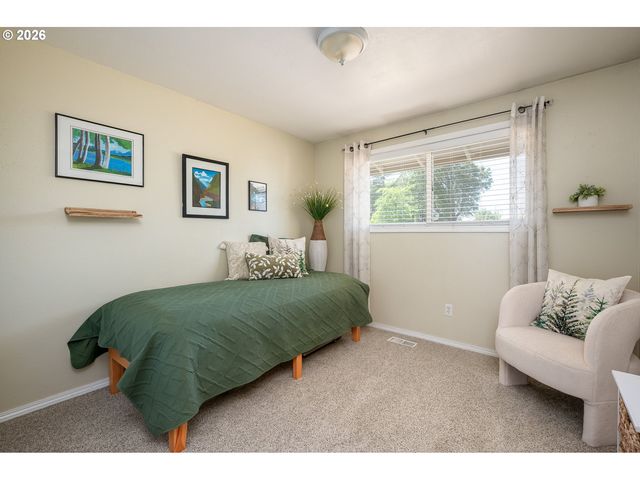 23120 Se NAOMI Ct, Damascus, OR 97089