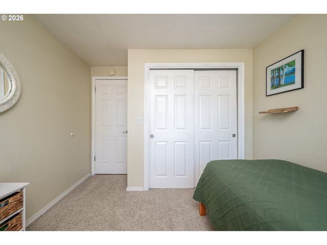 23120 Se NAOMI Ct, Damascus, OR 97089