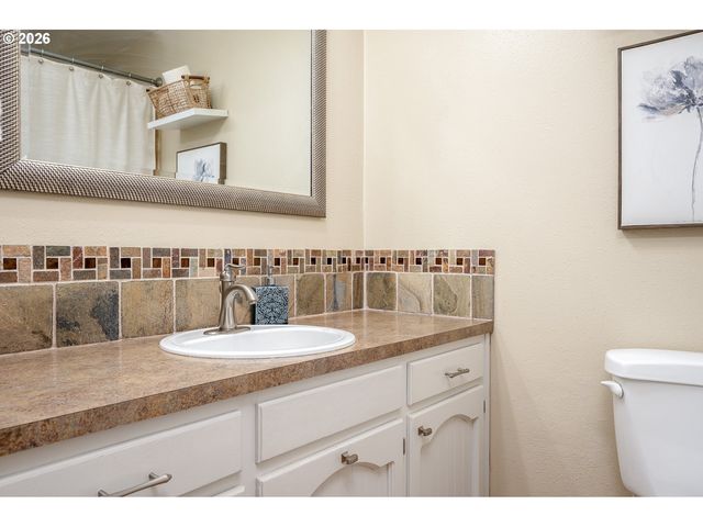23120 Se NAOMI Ct, Damascus, OR 97089