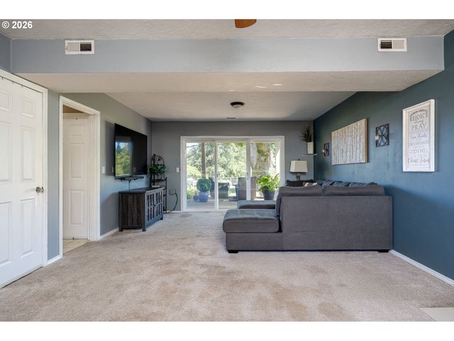 23120 Se NAOMI Ct, Damascus, OR 97089