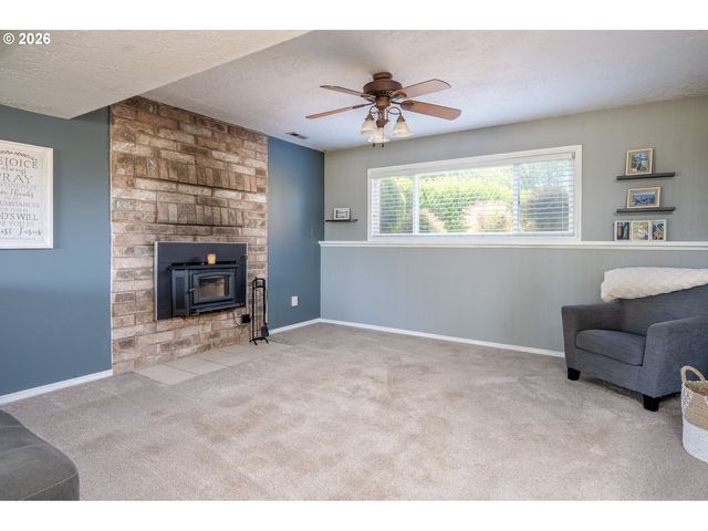 23120 Se NAOMI Ct, Damascus, OR 97089