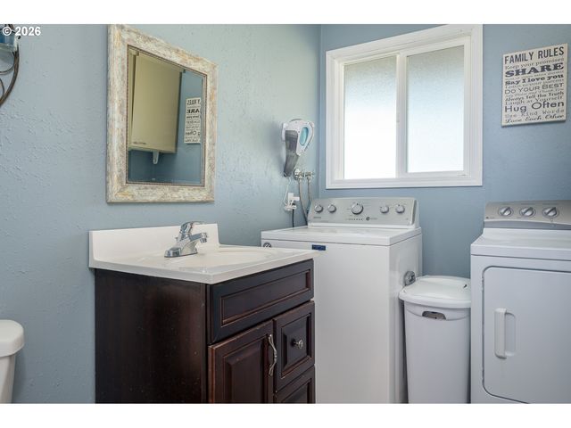 23120 Se NAOMI Ct, Damascus, OR 97089